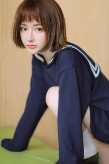在车里疯狂的吃我奶